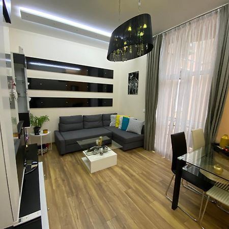 Cozy Apartment In Downtown Sofia - Tsar Samuil Street المظهر الخارجي الصورة